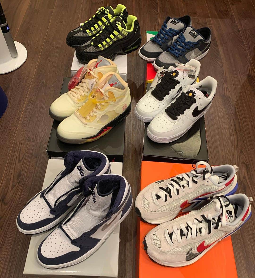 小平智のインスタグラム：「やっと会えた！笑 #スニーカー #NIKE」
