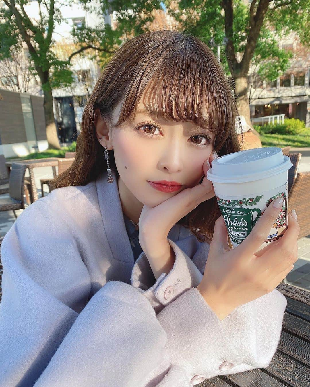 りなてぃさんのインスタグラム写真 - (りなてぃInstagram)「﻿ ﻿ ﻿ ﻿ お気に入りの...♡⛓﻿ ﻿ 間接パーツをモチーフとしてデザインに落とし込むのも﻿ merueらしいよね🤤♡﻿ ﻿ シンプルなデザインの中にも﻿ 存在感とか、カッコよさが入っててすき🙈﻿ ﻿ ちなみにこの日はシルバーのチョーカーと合わせてたよ♡﻿ ﻿ ﻿ @merue_official ﻿ pierce〻 DELICATE BALL CHAIN SIMPLE（12/15）﻿ choker〻DESIGN CHAIN CHOKER（12/11一般）﻿ ﻿ ﻿ 質問が多かったこのコート🧥は @furfur の♡﻿ ﻿ ﻿ #merue #メルエ #accessory #アクセサリー﻿ #make #makeup #メイク#メイクアップ﻿ #カラコン #ootd #outfit #coordinate﻿ #コスメ好き  #自まつ毛メイク #りなてぃー ﻿ ﻿ ﻿ ﻿ ﻿」12月10日 12時13分 - rinatea_25