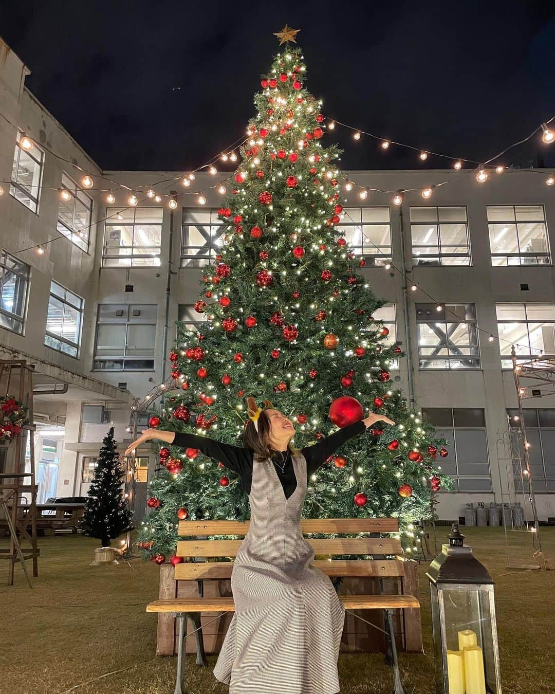 恵梨華さんのインスタグラム写真 - (恵梨華Instagram)「. 吉本本社がクリスマス🎄で めっちゃ可愛かった🥰💛 . #クリスマス #クリスマスツリー #クリスマスイルミネーション #アイドル #つぼみ大革命 #美容 #痩身エステ #痩身 #ダイエット #小顔矯正 #整体」12月10日 12時14分 - eribooon18