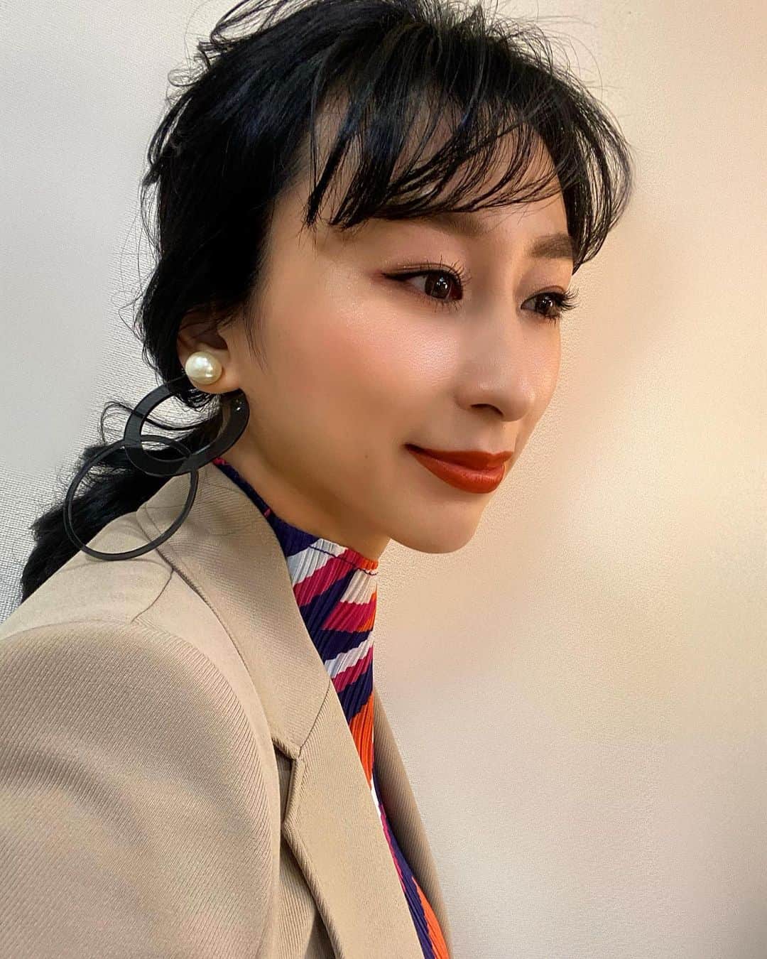 浅田舞さんのインスタグラム写真 - (浅田舞Instagram)「𝑆𝐸𝐿𝐹 𝑀𝐴𝐾𝐸🧡  新しく購入したオレンジ色のリップがお気に入り.」12月10日 12時16分 - asadamai717