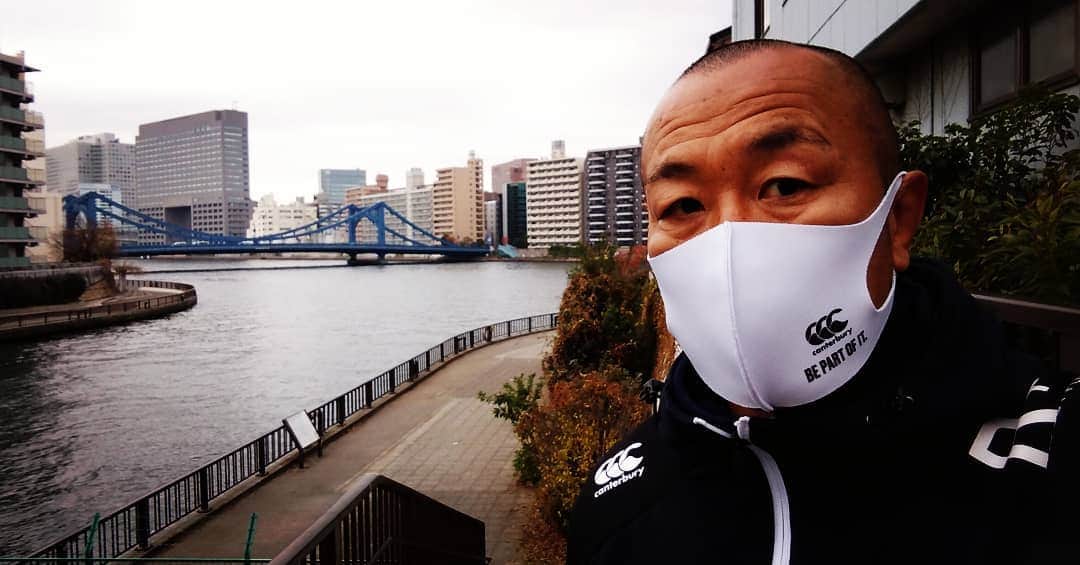 のインスタグラム：「・ #カンタベリースポーツマスク 😄 愛用してます❗ #伊藤剛臣 #元ラグビー日本代表  #ラグビー日本代表  #ラグビーワールドカップ2019 #ラグビーワールドカップ #アンバサダー #ラグビー  #ホリプロ #No8 #rugby  #rugbyunion  #rugbyjapan  #rugbyworldcup #rugbyworldcup2019 #カンタベリー #Canterbury #ゴールドウィン #goldwin #今こそoneteam #ロック #lock #ナンバー8 #number8 #eightman #スポーツマスク #マスク」