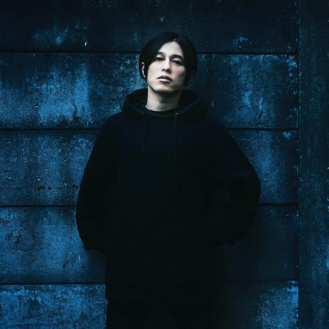 DE DE MOUSEのインスタグラム：「ヒマなんでアー写変えました 後今夜0時にタイトルすらついてない「Demonstration 1」ていうアーメンジャングルとそれをツインドラムで演奏したシングル出します 後20時からツインドラムのライブ配信をWALL&WALLでやります どうせヒマだからやけくそでやり切りますよ！ ヤマさん @liteyamamoto ジマさん @jimanica 頼んだよ！！  Tonight at midnight we will release an amen jungle called "Demonstration 1" that doesn't even have a title and a single that plays it on twin drums. We will live stream twin drums at WALL & WALL from 20:00. Anyway, I'm free, so I'll do it with a crap!  url https://youtu.be/Kq3CtwORp-o  #dédémouse #dedemouse #デデマウス #電電鼠 #LITE #jimanica #wallandwalltokyo」