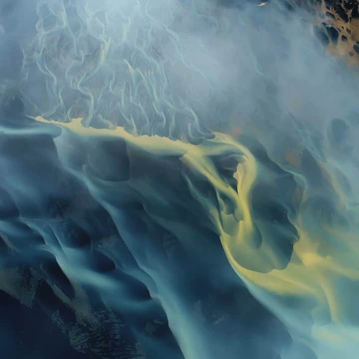 クリス・バーカードのインスタグラム：「Sound on 🔊 No body of work has felt more timely & important than advocating for Iceland’s glacial rivers. Their beauty is unmatched & often their role in Iceland’s fragile environment is misunderstood.  For an in depth look & historical understanding of these complex beauties my book ‘AT GLACIERS END’ offers a 7 year photo essay married to @63mph beautiful text. To date I feel it’s my most important work. This work has been used to advocate throughout Iceland to help create a National Park in the highlands.   A massive thanks to @benjaminhardman for creating this beautiful short video & for capturing these river’s in timeless cinematography. @66north @landvernd」
