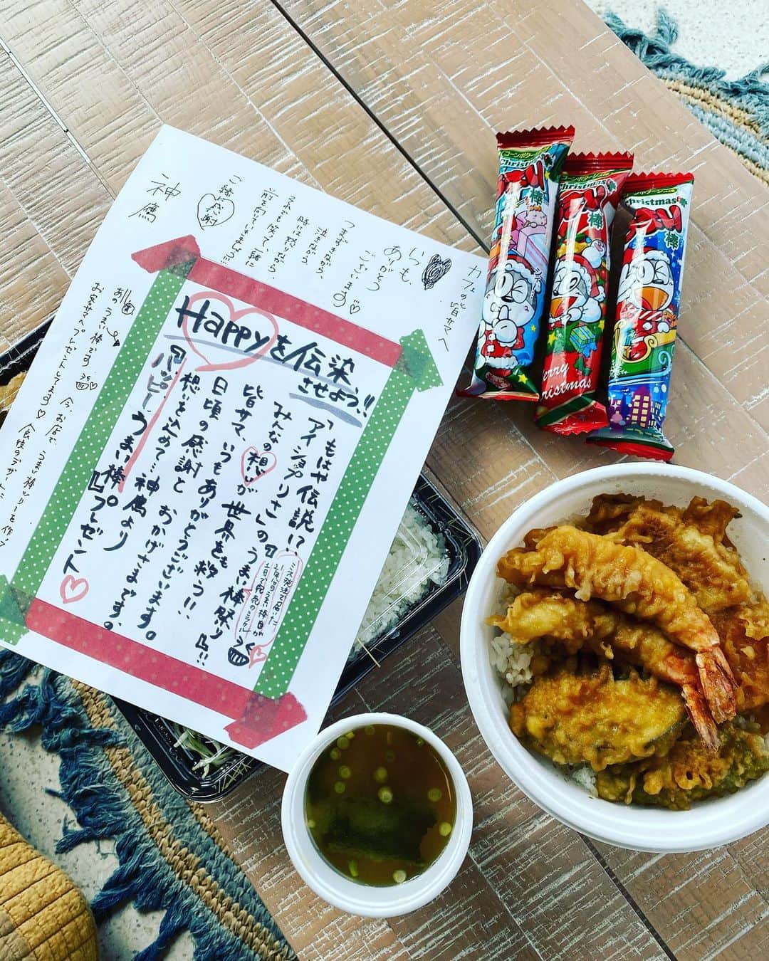 三谷晶子のインスタグラム：「今日も今日とて営業自粛中の　@kakeromacafe てカケロマスク作り。 お昼は船乗せの（自主的）Uber Eatsにて、古仁屋の　@kamitaka.amami さんの天丼やらきび酢南蛮定食やら。  いつものランチメニューに資材代と税金で＋10%で船に乗せてくれるよっ🍱  加計呂麻島島民の方もこれを機にぜひ❤️  #瀬戸内ストグレ飯　 #瀬戸内テイクアウト応援 #瀬戸内美食倶楽部　 #神鷹  #ちゃんこ居酒屋神鷹 #加計呂麻島 #kakeroma #kakeromajima  #kakeromaisland #奄美大島  #amami #amamiisland  #japanesefood #japanfood  #foodstagram  #foodphotography  #foodpic  #food  #island #islandlife  #islandlifestyle  #islandgirl  #islandgirlstyle」