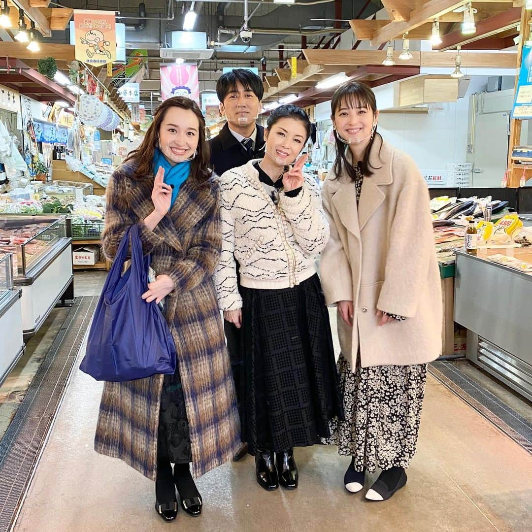 藤あや子さんのインスタグラム写真 - (藤あや子Instagram)「明日(金) 20時〜  TBS『ぴったんこカンカン』  佐々木希ちゃんと故郷秋田で美味しいもの食べたりお料理したりとっても楽しいロケでした✨  是非ご覧ください🤗  #ぴったんこカンカン  #秋田 #安住紳一郎 さん #佐々木希 ちゃん #宇賀神メグ ちゃん」12月10日 12時29分 - ayako_fuji_official