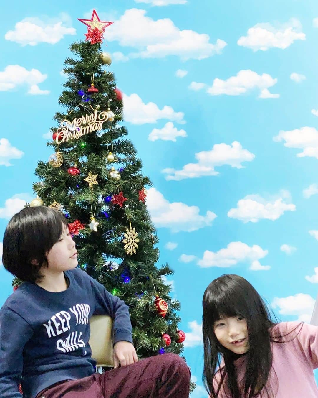 Kids Of Ninjaさんのインスタグラム写真 - (Kids Of NinjaInstagram)「クリスマスツリーの飾りつけをしました🎄⭐ クリスマスプレゼントにダイヤモンドが欲しいとおとちゃん…どうしよう💦  #クリスマスツリー飾り付け  #歯が抜けた  #クリスマスまでカウントダウン   ✼••┈┈••✼••┈┈••✼••┈┈••✼ #子供との大切な時間 #ママライフ #インスタキッズ #コドモノ #コズレ #子育て中ママ #女の子ママ #子育てあるある #6歳ママ #9歳ママ #兄妹ママ #ママライフカメラ #親バカ部 #スマイル育児 #子どもと暮らす #子供のいる暮らし #ママリ #まますたぐらむ #kodomo #love_kodomo_japan」12月10日 12時33分 - ninjapalette