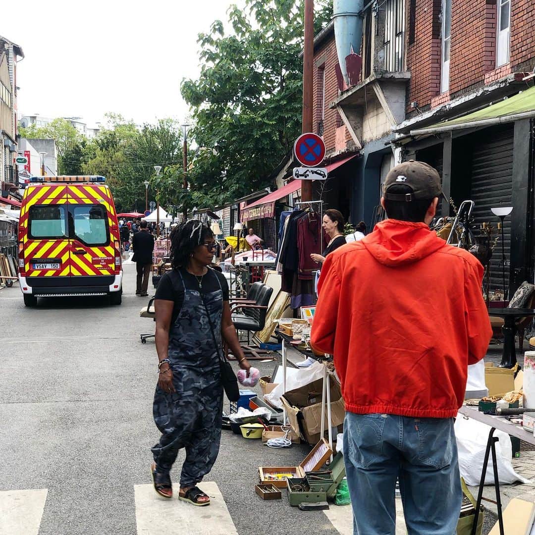 LAUNCHのインスタグラム：「LONDON🇬🇧  To a very underground market  Security is not good but interesting」