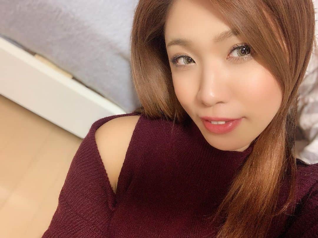 のインスタグラム：「おはようございます🌞⛅️ 早起きして、リハ期間後回しにしてた事詰め込んだ🙃👣 今日からバーレスクヤバイ3日間おります🥰 . . #バーレスクヤバイ #バーレスクyavay  #バーレスク東京 #パリオン #セクシー #ショーガール #ショークラブ #ダンサー #バーレスク #エロカワ #モデル #ギャル #かきあげ女子 #私服 #冬服コーデ #インスタ映え #ナチュラルメイク  #burlesquetokyo #burlesque #dancer #showgirl #instagood #private #selfie」