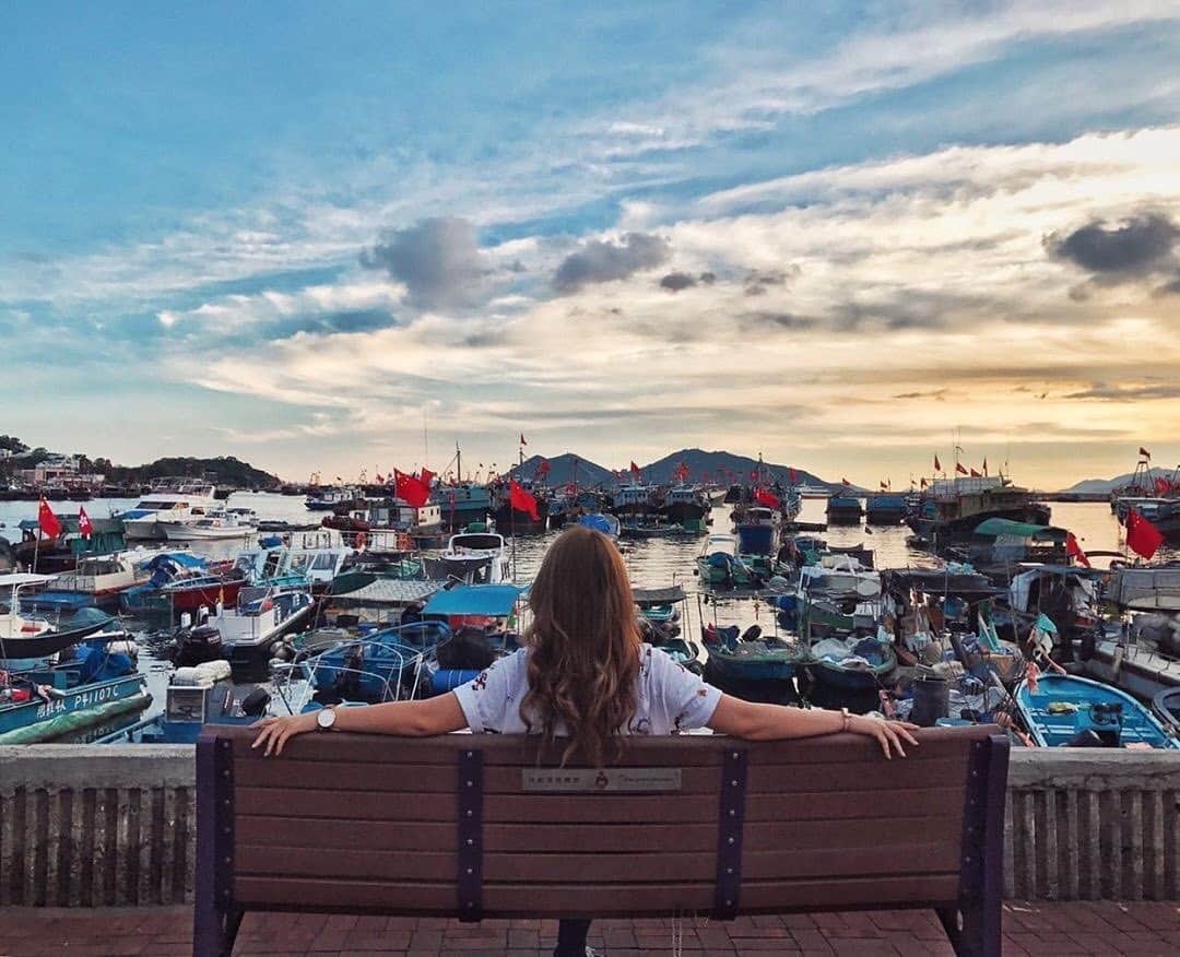 Discover Hong Kongさんのインスタグラム写真 - (Discover Hong KongInstagram)「Enjoy this lovely seaside view teeming with fishing boats! 漫遊海濱，靜享日落美景。 📷: @joeylowhey #DiscoverHongKong #repost」12月10日 13時00分 - discoverhongkong