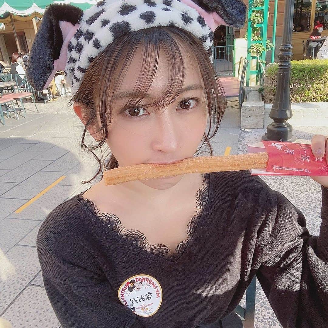 浦田直佳のインスタグラム：「. しれっと24歳になりました😶  24歳になって思ったのは 私なんてまだまだ全然小娘ですね🤷‍♀️ 早く良い女になりたいぜ  2020年は波乱万丈過ぎました 🌹👑やってた去年より大変でした 多方面の皆様ご迷惑をおかけしました🙇‍♀️笑笑  24歳の私もよろしくです💜 (社会人なので誕生日当日も労働です) . #disney #disneysea  #ディズニー #ディズニーコーデ  #バンダナアレンジ #バンダナヘア #ポニーテール #ポニーテールアレンジ #ローポニーテール  #ブラックコーデ #看護師 #美容看護師 #nurse  #美容好きな人と繋がりたい #birthday」