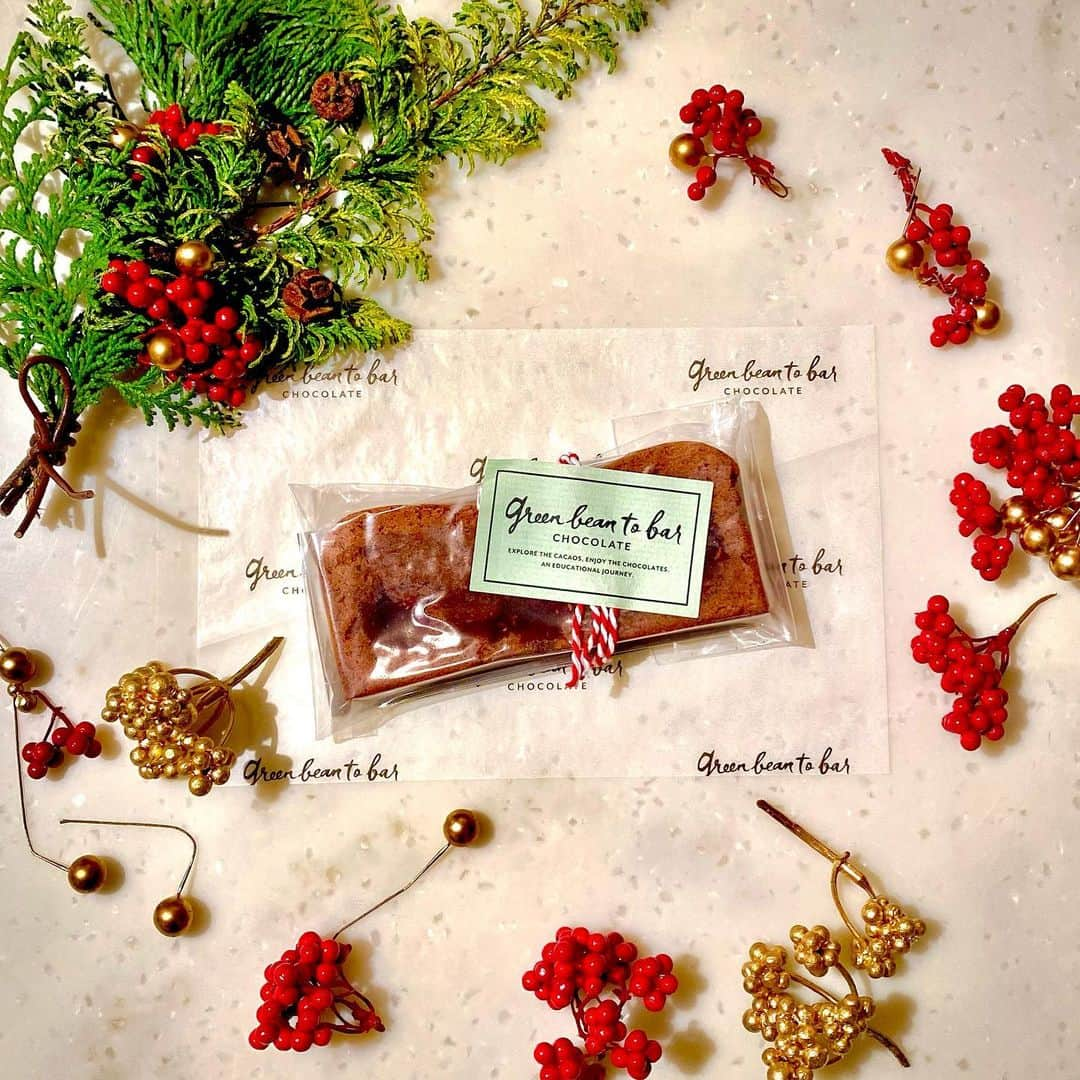 green bean to bar CHOCOLATEさんのインスタグラム写真 - (green bean to bar CHOCOLATEInstagram)「🎄クリスマス限定商品のお知らせ🎄﻿ ﻿ 今年のクリスマスは、フランボワーズが甘酸っぱいショコラケーキをご用意しました。﻿ ﻿ 25日まで、各店舗にて販売しております。（※京都店では12日(土)発売予定）﻿ ﻿ こちらの商品はgreen初登場！﻿ 気軽に食べられるショコラケーキを、お家時間のひとときにぜひお楽しみください。﻿ ﻿ 街も少しずつクリスマスの気配がしてきましたね…✨﻿ 寒さも厳しくなってきましたので、ご来店の際は店内でごゆっくりお過ごしくださいませ☕﻿ ﻿ #ショコラケーキ﻿ ﻿ #クリスマス限定﻿ #クリスマスパーティー #手土産 #プチギフト﻿ ﻿ #greenbeantobarchocolate﻿ #グリーンビーントゥバーチョコレート﻿ #中目黒カフェ #nakameguro #目黒川沿い﻿ #福岡カフェ #天神カフェ #tenjin﻿ #日本橋カフェ#コレド室町テラス #nihonbashi﻿ #京都新風館 #kyoto﻿ #beantobar #japanesebeantobar #ビーントゥバー﻿ #chocolate #craftchocolate #チョコレート﻿ #cacao #カカオ」12月10日 13時12分 - greenbeantobar_chocolate