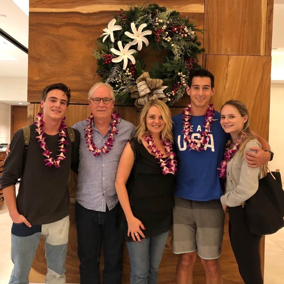 ケビン・クインさんのインスタグラム写真 - (ケビン・クインInstagram)「Throwback to our Hawaii Christmas trip. I love my family big time. We were just missing Kalbe 😭」12月10日 13時34分 - kevingquinn