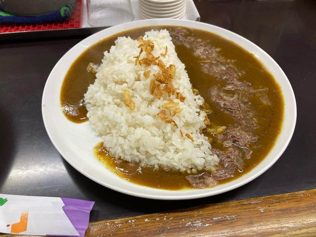 てっぺいさんのインスタグラム写真 - (てっぺいInstagram)「新大久保の牛すじカレー。 カレー450円 コールスロー50円 このサイズでこの価格はすごい！もちろんうまい！」12月10日 13時34分 - nice_teppee