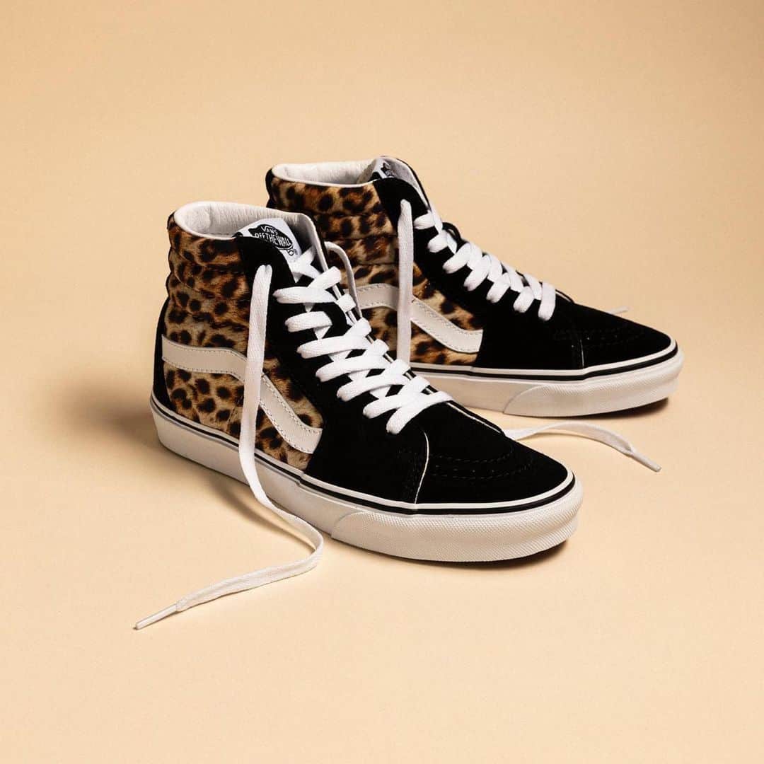 STYLERUNNERさんのインスタグラム写真 - (STYLERUNNERInstagram)「Take a walk on the wild side in the Vans Leopard Sk8-Hi sneakers 🐆🐆 #stylerunner #vans #sneakers」12月10日 13時42分 - stylerunner