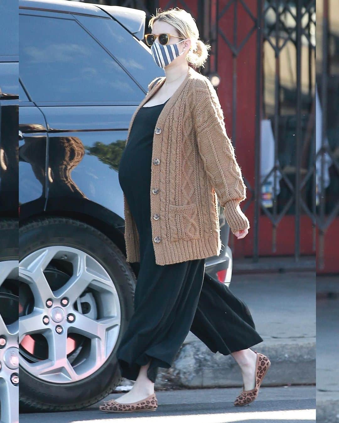 Just Jaredさんのインスタグラム写真 - (Just JaredInstagram)「@emmaroberts dresses her growing baby bump in a black jumpsuit while out running errands.  #EmmaRoberts Photos: Backgrid」12月10日 13時38分 - justjared