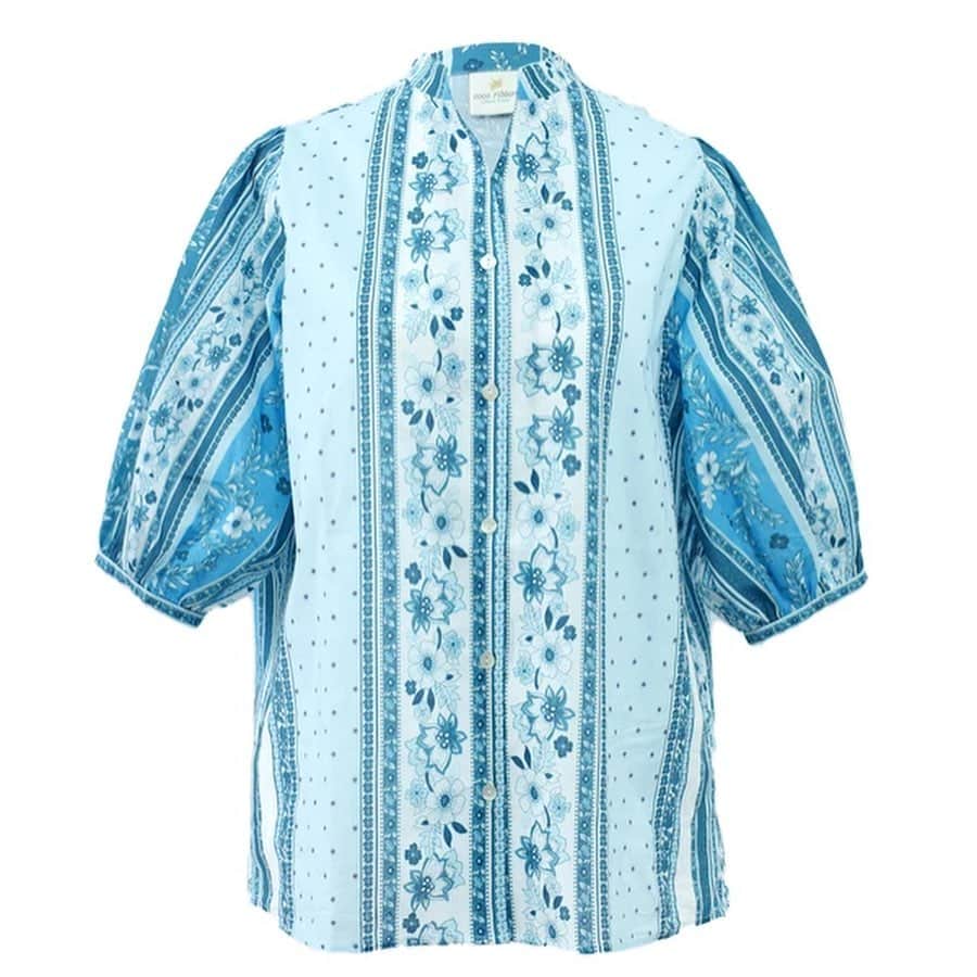 ココリボンさんのインスタグラム写真 - (ココリボンInstagram)「HOLIDAY VIBES 🦋 The Cici shirt has arrived and is available for immediate delivery. Fold the collar down, shirt-style, or pop the collar. It’s 100% cotton so perfect for lazy summer days (or 🐽-back-rides)   AUD$295. Tap Image to start shopping at our e-boutique in AUD, US, HK$, €, £ • Global Ship • AFTERPAY • Returns Magic • Flat international ship rate of $14.95 • Free ship for AUD and NZ orders over $300 • Stock very limited order now to not miss out   #Cocoribbon #bohemeluxe #cocogirls #luxe #luxefabric #silk #timeless #prints #chinoiserie #chinois #fashion #boutique #blouse #dress #shop #love #style #sydney #ruffles #florals #colourcrush #welltravelled #designer #details #limitededition #chinoiseriechic #chic」12月10日 13時55分 - cocoribbon_official
