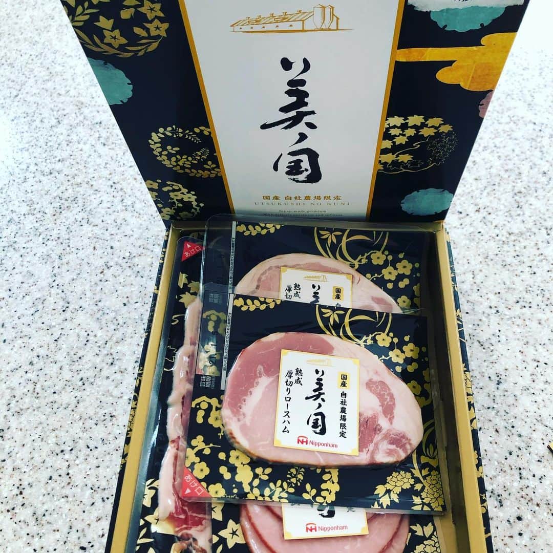のインスタグラム：「フジテレビからヤクルト球団 常務取締役　大前さん！ 有限会社こやま農園 株式会社南部美人 専務取締役　久慈雄三君 有難う御座います！ 感謝です🙇🙇🙇🙇🙇🙇🙇」