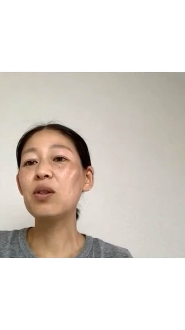 岡本聖子のインスタグラム：「（きゃー、めちゃドアップー。 やめてー。）  記念すべき第一回目！完成しましたー！礼美ちゃん、本当にありがとうー！  本当に本当に嬉しく思います！  やばい、やばい、改めて自分が話しているのを見るとひきますー😅  「なんかーなんかー」ばっかり連呼してるー。以後気をつけます。笑  お陰様で私がずーっとずーっと心で想っていた「引退」について形にすることができました。  誰1人として同じ形のないものだと思います。  引退する時...私は正直とても悩みました。迷いました、不安でした。  だからこそ、他の選手のことも知りたくなりました。  そして、今現役で活躍する選手たちの資料になったり、現役時のパワーになり、背中を押してあげれるものになったらなんて、厚かましくも考えています❤︎  インタビューアーも動画編集もほぼ全て初挑戦！色々と見苦しい部分はあるかと思いますが、お許しを！  今のところ314MARKETという名前にしています❤︎  このインタビューを終えて感じた感想などをnoteに綴らせてもらっています。そちらも、目を通してもらえると嬉しいです。  https://note.com/314market/n/nd9955f2dcb0f  暇な時にでも、是非見てみてくださいね！よろしくお願いします！」