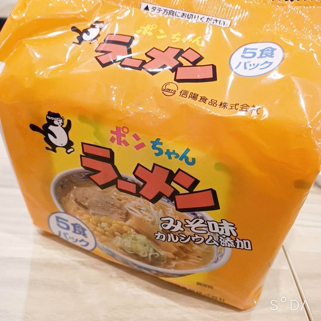松本隆博のインスタグラム：「。 見たことない袋麺を 買ってしまうのは昔から です(˙◁˙)。 ｢カルシウム添加｣と表示が あるけどそもそも袋麺 喰う奴に健康志向は無関係 （笑）」