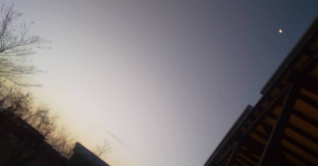 ホテル南風楼さんのインスタグラム写真 - (ホテル南風楼Instagram)「こんにちは(*^^*) 島原温泉ホテル南風楼でございます(^^) ・ 前夜の月と、朝焼け。 青空にうろこ雲。 ・ いろんな表情の空(*^^*) ・ 遠くに行かなくても、見える景色。 ・ 遠くに来て、見れた景色。 ・ 癒しのショットを、 ぜひ、島原で📸 ・ #九州 #長崎 #島原 #雲仙 #島原温泉 #温泉 #南風楼 #ホテル南風楼 #楽しい #最高 #カップル #女子会 #インスタ映え #家族旅行 #旅行 #日帰り旅行  #onsen #happy #travel #nagasaki  #Instagram  #朝焼け #月明かり #青空 #空 #景色 #癒し #photogram」12月10日 14時30分 - hotelnampuro