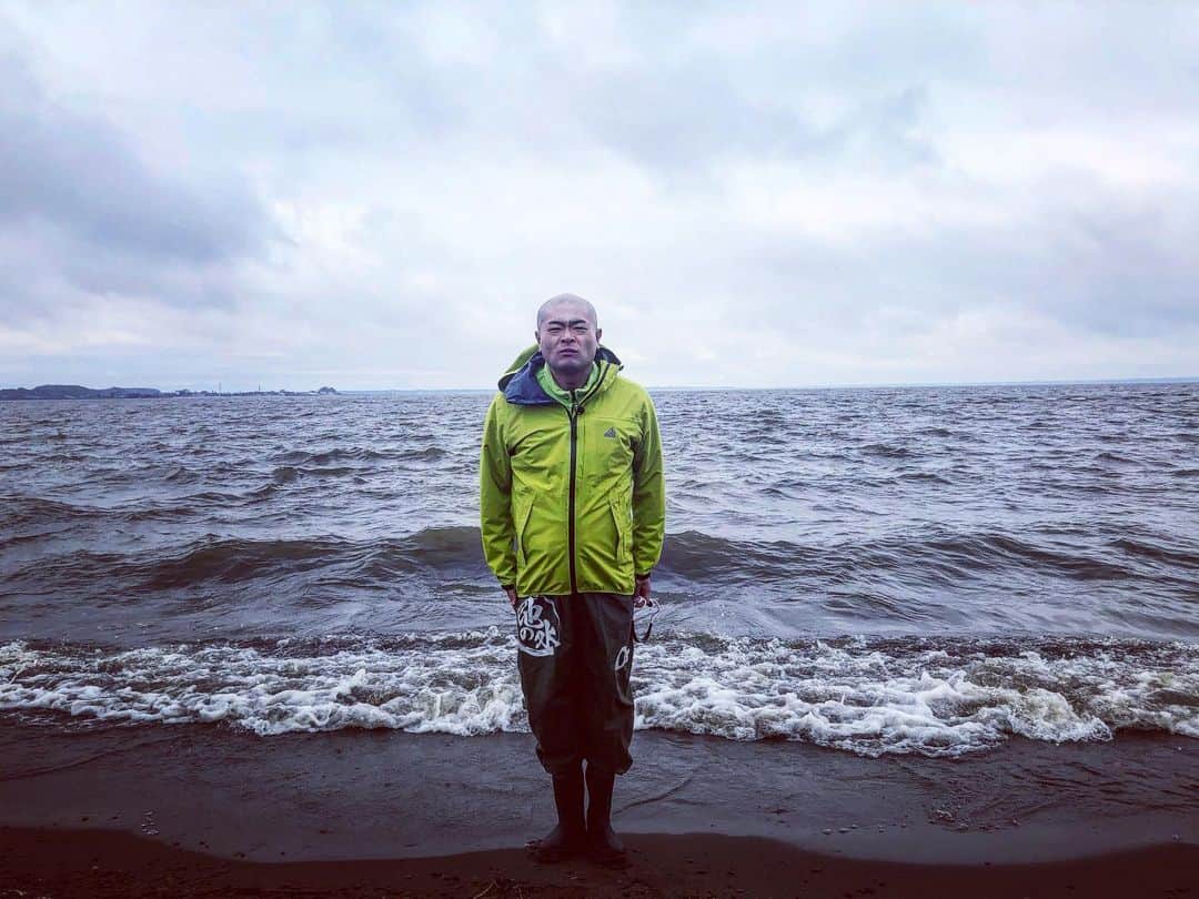 あばれる君のインスタグラム：「気温1桁という厳しくも愛のある天気となりました‼︎おはようございます‼︎」