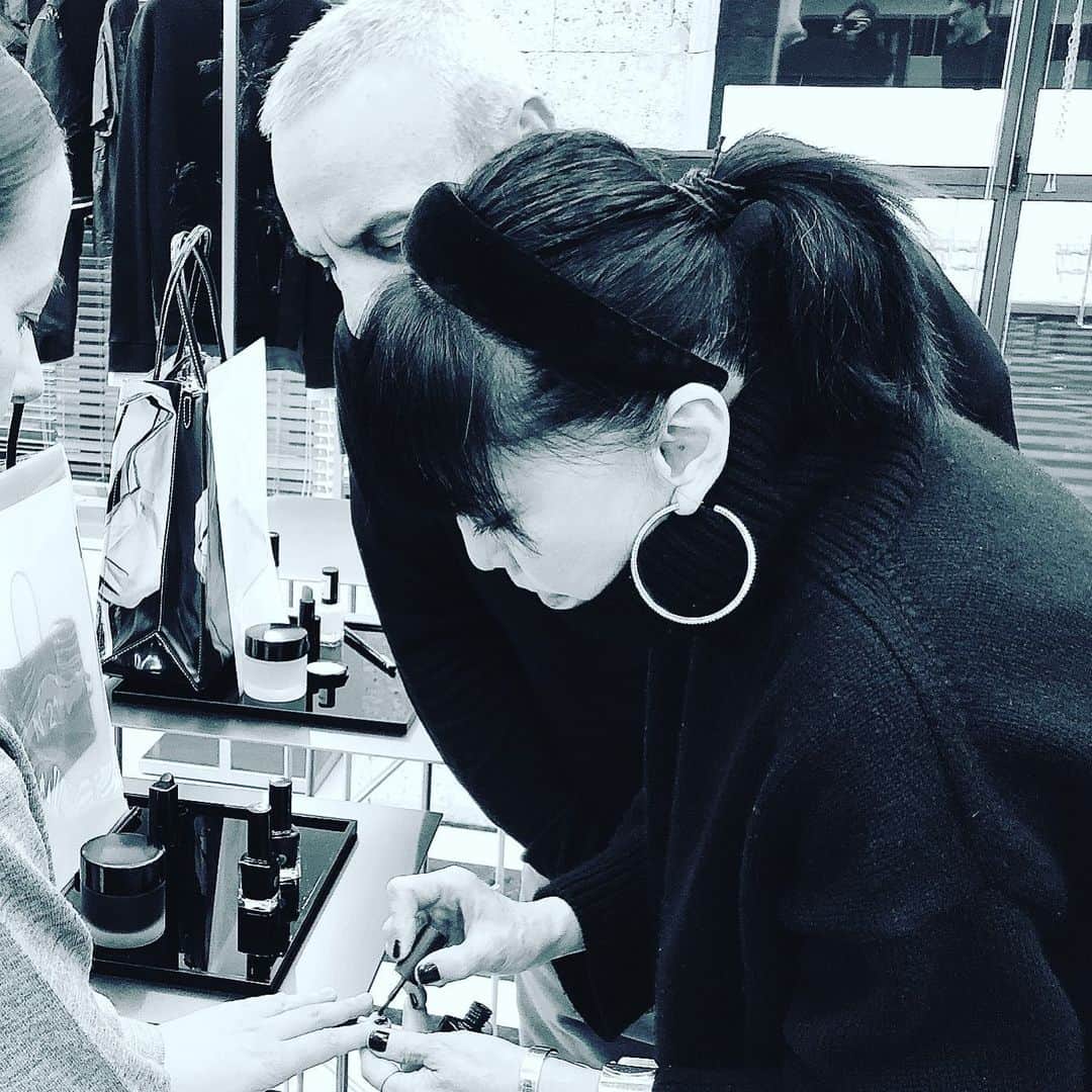 アディクションのインスタグラム：「A year ago 12/2019  Finalizing Ayako x N21 by @alessandrodellacqua  @N21 @hankyumode」