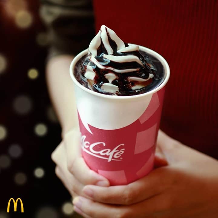 McDonald's Philippinesのインスタグラム：「Pasarapin lalo ang Pasko with a McCafé Coffee Float! Get it via McDonald’s Dine-In, Drive-Thru, Take Out, Dessert Centers, or Pick-Up. Pwede ka rin umorder via McDelivery.」