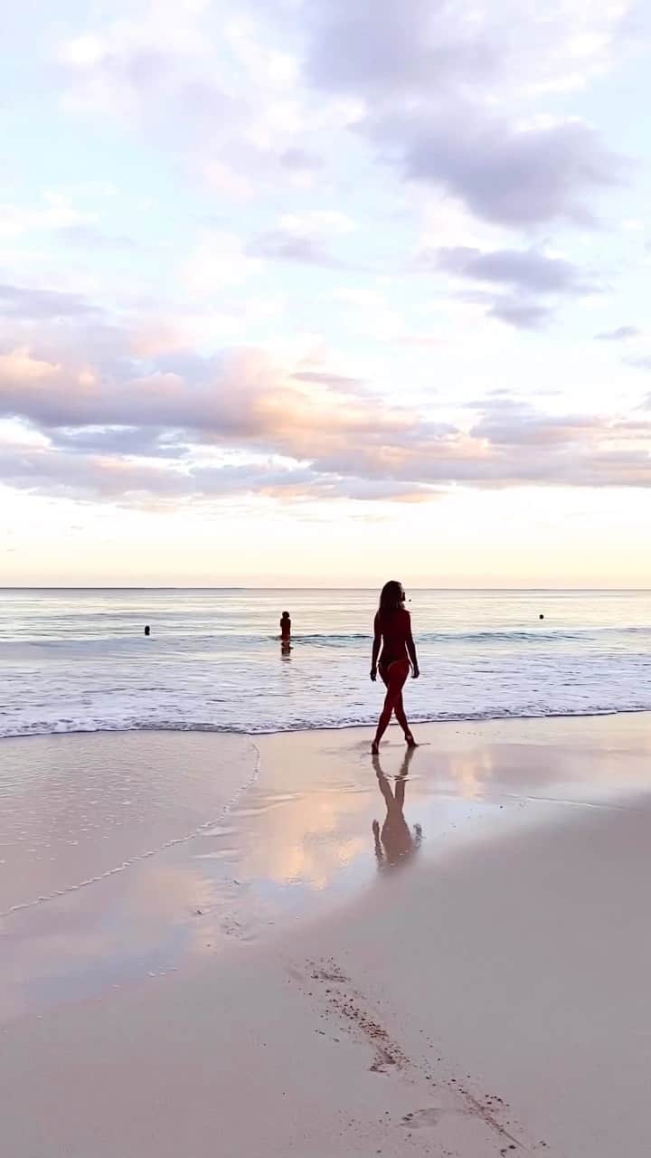 ダニエル・クヌッドソンのインスタグラム：「Just a few seconds can be spent taking a video or a photo but a life time reminiscing over the memories in it . 🙏🏼❤️🌅 #foreverchasingsunsets」