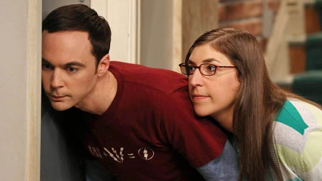 ビッグバン★セオリーのインスタグラム：「Who else misses the show so much?😭  . . . @therealjimparsons @kaleycuoco @sanctionedjohnnygalecki @missmayim @themelissarauch #competition #giveaway #johnnygalecki #mayimbialik #kaleycuoco #melissarauch #simonhelberg #jimparsons #jerryoconnell #kunalnayyar #leonardhofstadter #amyfarrahfowler #pennyhofstadter #bernadettewolowitz #sheldoncooper #thebigbangtheory #bigbangtheory」