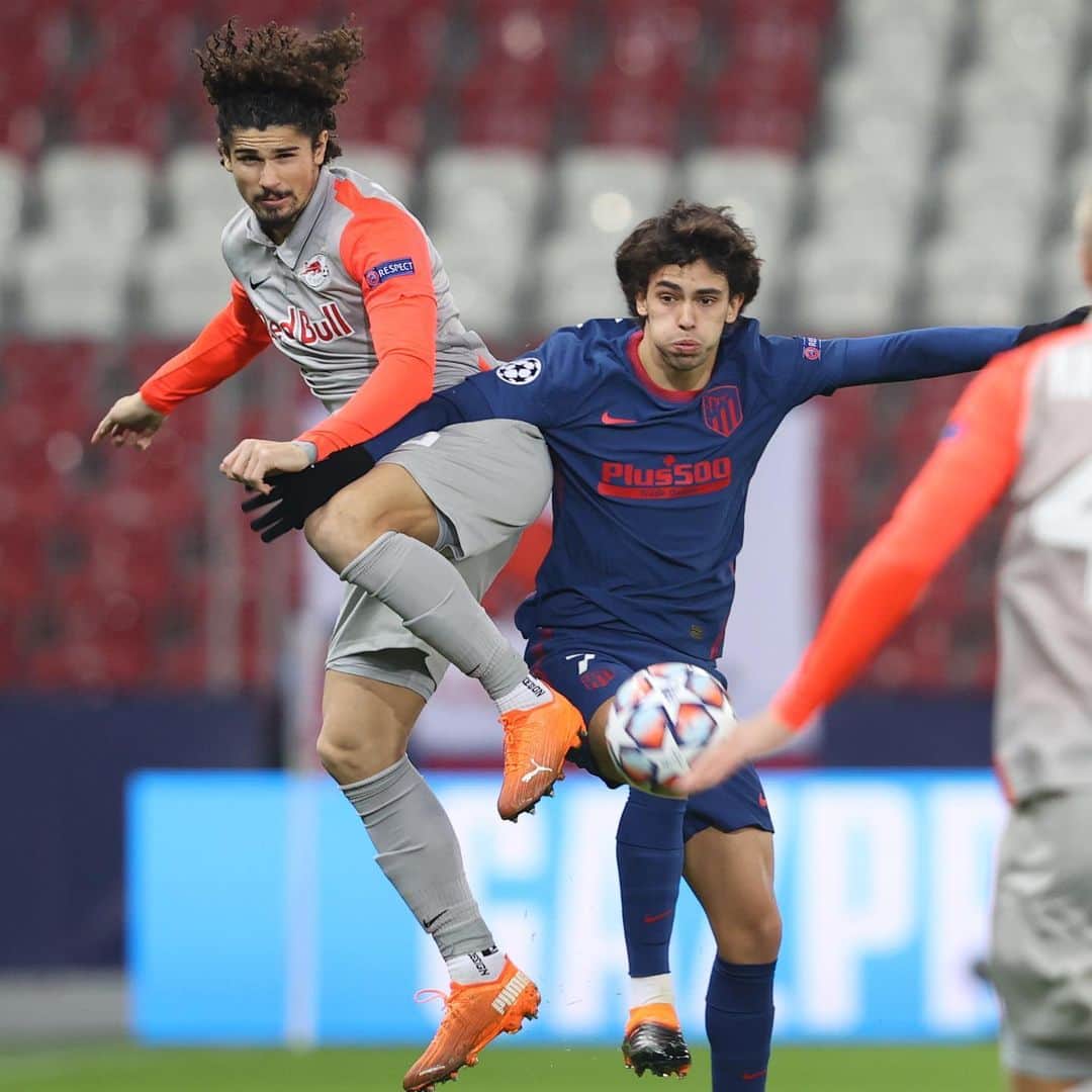 アンドレ・ラマーリョさんのインスタグラム写真 - (アンドレ・ラマーリョInstagram)「Obwohl wir unsere Ziele nicht erreicht haben, an eine weitere Teilnahme der Champions League , können wir alle stolz sein !  Jahr nach Jahr hinterlassen wir  ein Vermächtnis und die „Champions League DNA“ an die weitere Generationen . Unsere Ziele jetzt sind die Bundesliga, Pokal und die Europa League  Danke liebe Fans für die Unterstützung . Weiter  gehts !  . . . Finalizamos a nossa participação em mais uma Champions League. Apesar de não termos conquistado o nosso objetivo, todo mundo está de parabéns. Vamos ano após ano deixando um legado e introduzindo o DNA desta competição nas gerações futuras.  Agora, nosso foco é nos campeonatos nacionais e Liga Europa. Obrigado a todos os torcedores pelas mensagens de apoio e carinho. Seguimos firmes e fortes.  . . #uefachampionsleague #fcredbullsalzburg #atleticomadrid #neverstop」12月11日 0時29分 - ramalho92