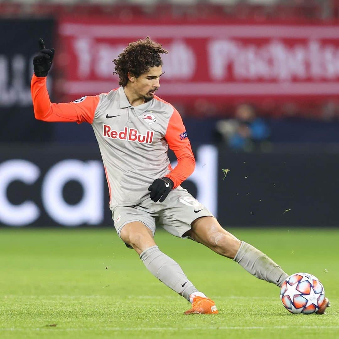 アンドレ・ラマーリョさんのインスタグラム写真 - (アンドレ・ラマーリョInstagram)「Obwohl wir unsere Ziele nicht erreicht haben, an eine weitere Teilnahme der Champions League , können wir alle stolz sein !  Jahr nach Jahr hinterlassen wir  ein Vermächtnis und die „Champions League DNA“ an die weitere Generationen . Unsere Ziele jetzt sind die Bundesliga, Pokal und die Europa League  Danke liebe Fans für die Unterstützung . Weiter  gehts !  . . . Finalizamos a nossa participação em mais uma Champions League. Apesar de não termos conquistado o nosso objetivo, todo mundo está de parabéns. Vamos ano após ano deixando um legado e introduzindo o DNA desta competição nas gerações futuras.  Agora, nosso foco é nos campeonatos nacionais e Liga Europa. Obrigado a todos os torcedores pelas mensagens de apoio e carinho. Seguimos firmes e fortes.  . . #uefachampionsleague #fcredbullsalzburg #atleticomadrid #neverstop」12月11日 0時29分 - ramalho92
