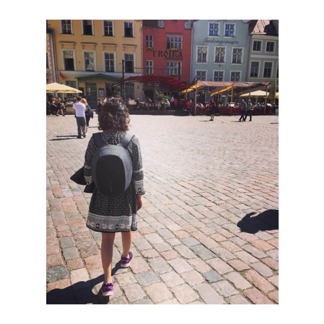 XD Designさんのインスタグラム写真 - (XD DesignInstagram)「Tallinn Old Town 🇪🇪 —— @elshatoury.heba  and the Elle Protective backpack ⠀⠀⠀⠀⠀⠀⠀⠀⠀ ⠀⠀⠀⠀⠀⠀⠀⠀⠀ ⠀⠀⠀⠀⠀⠀⠀⠀⠀ ⠀⠀⠀⠀⠀⠀⠀⠀⠀ ⠀⠀⠀⠀⠀⠀⠀⠀⠀ ⠀⠀⠀⠀⠀⠀⠀⠀⠀ ⠀⠀⠀⠀⠀⠀⠀⠀⠀ ⠀⠀⠀⠀⠀⠀⠀⠀⠀ ⠀⠀⠀⠀⠀⠀⠀⠀⠀ ⠀⠀⠀⠀⠀⠀⠀⠀⠀    #MadeforModernNomads 💫 • • • #xddesign #xddesignbackstory #xddesignbobby #bobbybackpack #usbbag #antitheftbag #bobbyelle #elleprotective #antitheftbackpack #travellifestyle #photooftheday #modernnomad #gotyourback #keepexploring #stayconnected #travelbuddy #travelgear #digitalnomad #global_people #travelsafe #commuter #digitalnomadlife #smarttravel #thetraveltag #smartbag #estonia #tallinnoldtown」12月11日 0時23分 - xddesign