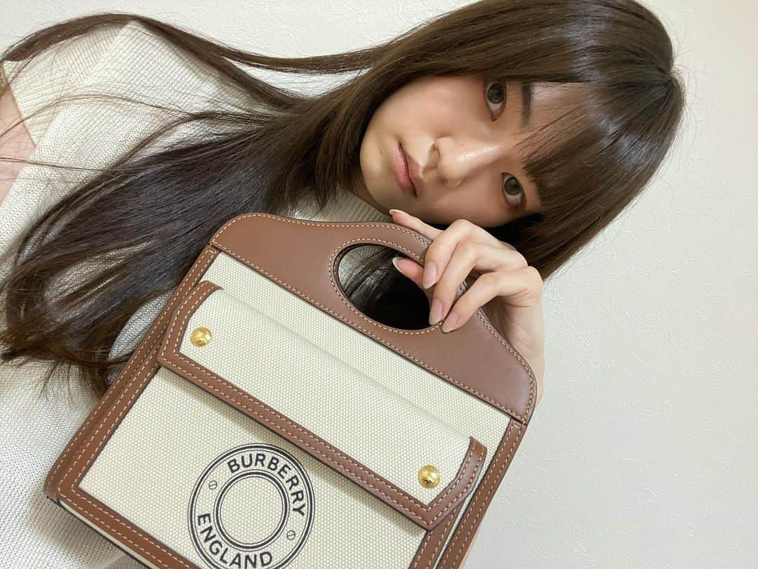 江原美希のインスタグラム：「色合いかわいい🧳🦌🍂🍫🍩  @burberry   #thepocketbag#burberry」