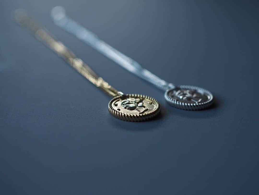斎藤寛子さんのインスタグラム写真 - (斎藤寛子Instagram)「▶︎Beads Ball Chain Necklace  ▶︎Coin Necklace Silver925  たくさんの再入荷リクエストありがとうございました🙏❤️  大変お待たせいたしました！  明日、12/11(fri)12:00〜再販売STARTです🙏✨  この度はGOLDのみの再販売となります✨ どうぞ宜しくお願い致します！！  詳しくはブログにも書いています✍️ #blogup  #accessory #anieca @anieca_official  (12/9〜12/11再販売期間)  👑💍」12月11日 0時39分 - hiroko4life