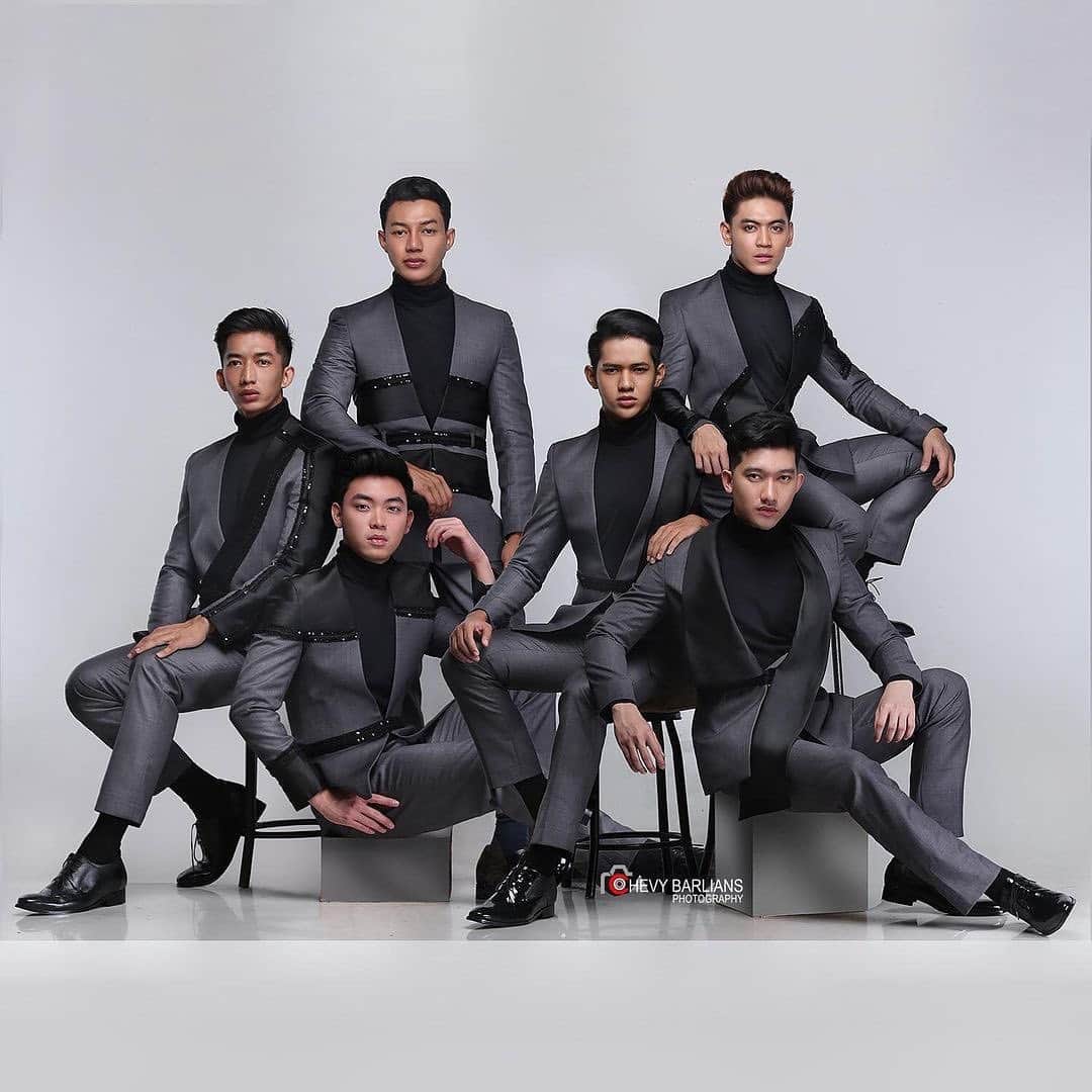 Ivan Gunawanさんのインスタグラム写真 - (Ivan GunawanInstagram)「. The real worth of gentleman isn't only in the sui of his back, but also the characters in his heart. These gentleman of @officialmisterglobalindonesia 2020 wearing special suits collections by @ivan_gunawan  . . #ivangunawan #misterglobalindonesia2020 #specialoccasions #specialmadebyorder」12月11日 0時40分 - ivan_gunawan