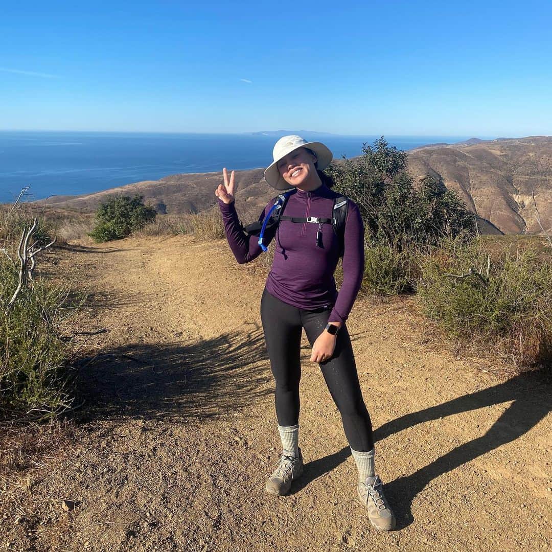 エイヨシャ・カレーのインスタグラム：「Hiked almost 50 miles last week! It was incredible. Feeling stronger, clearer and ready for 2021.」