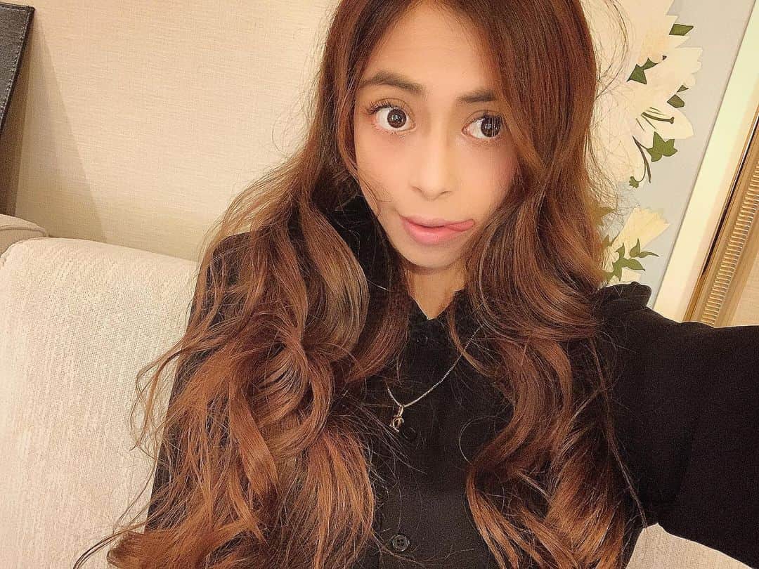 間宮梨花さんのインスタグラム写真 - (間宮梨花Instagram)「2020.6月 ファミリー恒例の誕生日会🧡🧡 この日はみんなの妹 可愛い可愛いゆりちゃんの 誕生日会でした☺️ どんどん素敵な女性になっていく ゆりちゃんの将来が楽しみだ♥️ お誕生日おめでとう❤️❤️ #6月の話 #ファミリー #家族 #誕生日会 #めり乃  #ラムしゃぶ」12月11日 1時02分 - rika_aizawa0329