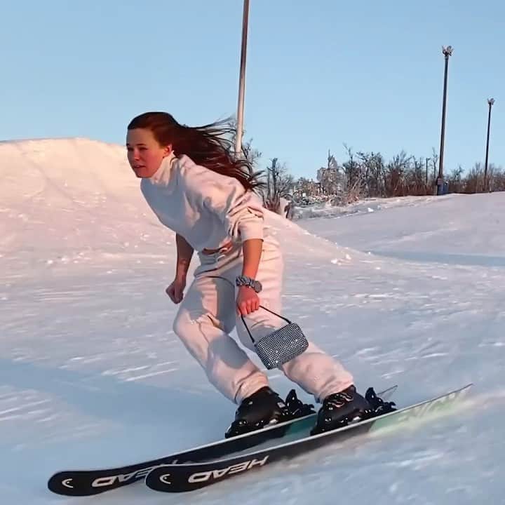 アレキサンダー・ワンのインスタグラム：「Tag someone who’s this extra. -  📹 @shadrinsky  🎿 @ebbaforsgren」