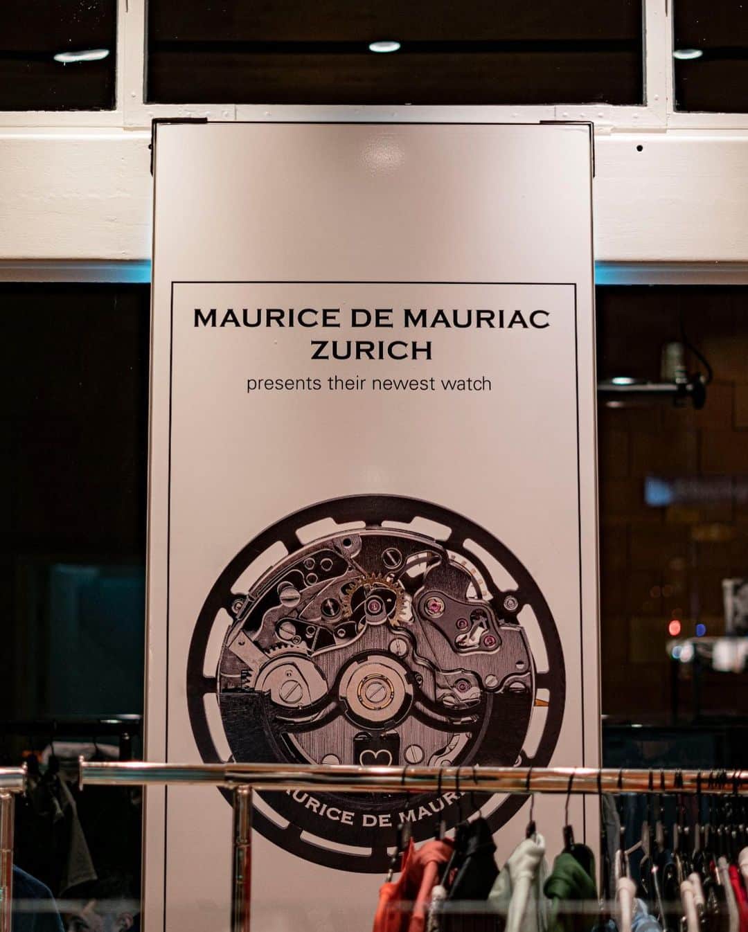 Maurice De Mauriac Zurichさんのインスタグラム写真 - (Maurice De Mauriac ZurichInstagram)「The Grand Cœur POP-UP. Here the #watchbros Massimo and Leonard present the Grand Cœur with hip fashion and beats from local DJs. In this setting you enjoy mulled wine, good music, and great people. It is a night to see red!  In the morning there will be a few more well-dressed-up locals enjoying the bread from the bakery @jungseit1976   Opening Times: Weekend Only Fr:  18.00-22.00 Sa: 18.00-22.00 So: 12.00-18.00  #popup #GrandCœur #MauriceDeMauriac #watches #zurich Photocredits: @circlefux」12月11日 1時07分 - mauricedemauriac