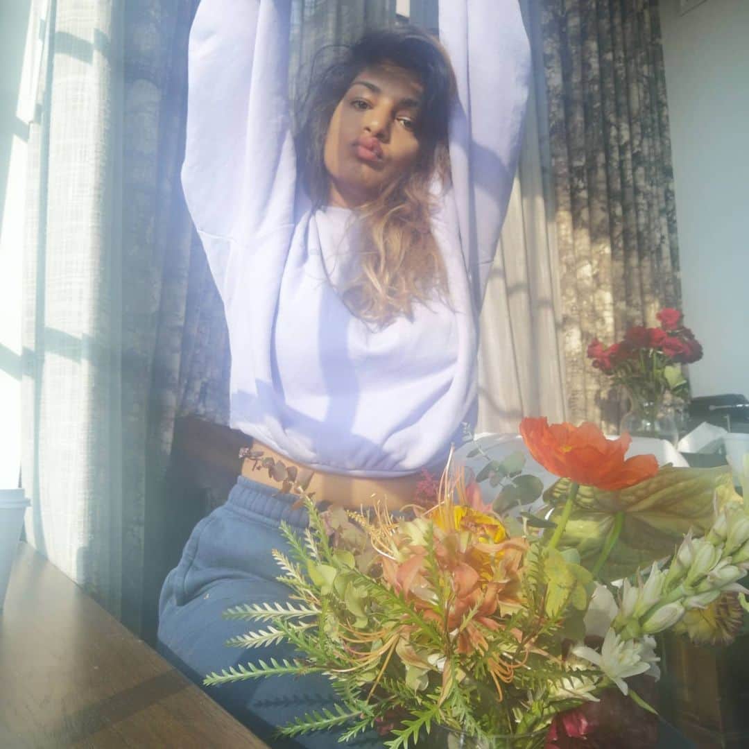 M.I.A.さんのインスタグラム写真 - (M.I.A.Instagram)「Good morning. Time sensitive. The people who broke the world can't fix it, unless they know they broke it.  Bless this mess. 🌍」12月11日 1時10分 - miamatangi