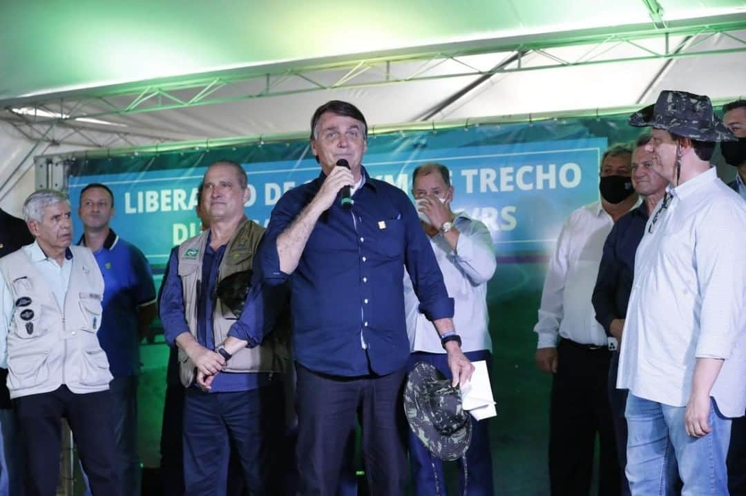 ジルマ・ルセフさんのインスタグラム写真 - (ジルマ・ルセフInstagram)「Em Barra do Ribeiro (RS), o Presidente Jair Bolsonaro participou da visita alusiva à liberação de 27km de trecho duplicado da BR-116. Fotos: Alan Santos/PR」12月11日 1時11分 - presidenciadobrasil