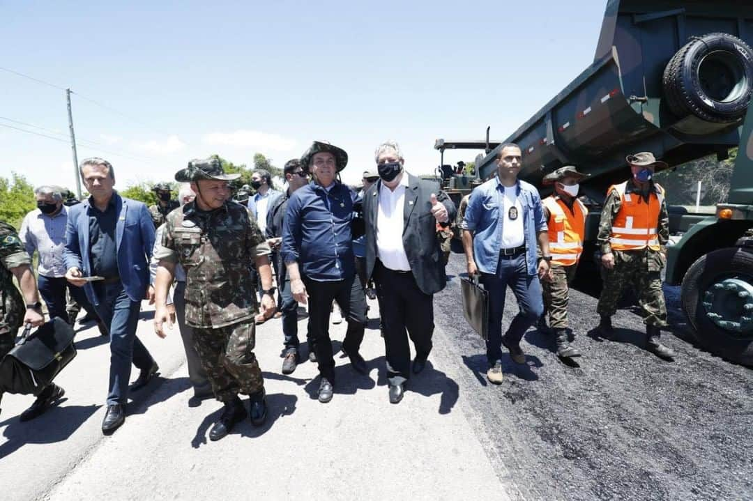 ジルマ・ルセフさんのインスタグラム写真 - (ジルマ・ルセフInstagram)「Em Barra do Ribeiro (RS), o Presidente Jair Bolsonaro participou da visita alusiva à liberação de 27km de trecho duplicado da BR-116. Fotos: Alan Santos/PR」12月11日 1時11分 - presidenciadobrasil