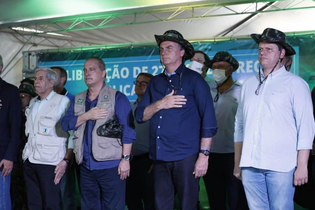 ジルマ・ルセフのインスタグラム：「Em Barra do Ribeiro (RS), o Presidente Jair Bolsonaro participou da visita alusiva à liberação de 27km de trecho duplicado da BR-116. Fotos: Alan Santos/PR」