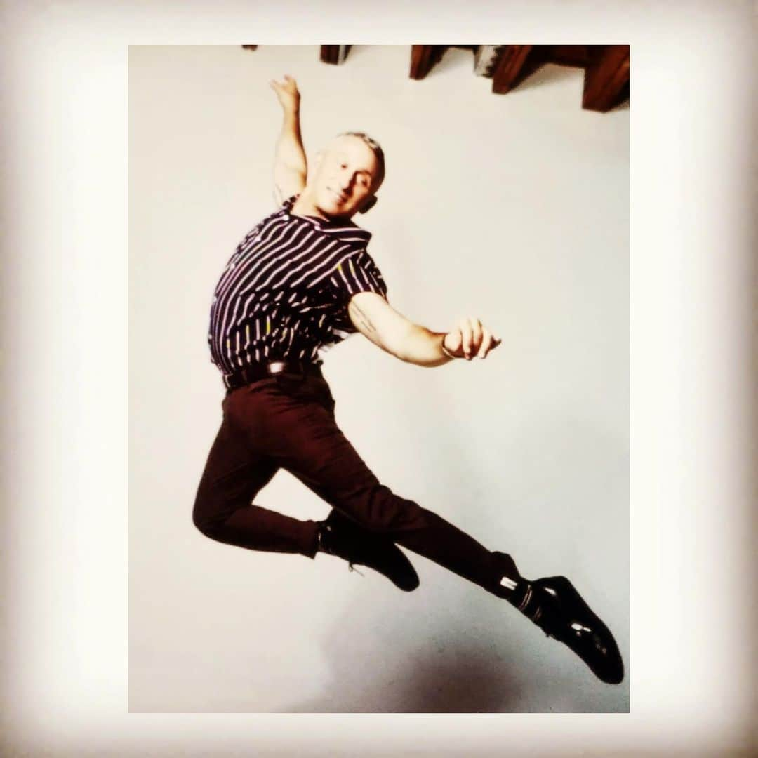 アダム・シャンクマンのインスタグラム：「Just remembering that this is a thing I do. Can’t wait to get a jump on (see what I just did!!!!) choreographing new material for the new movies I’m so freaking excited to direct. #disenchanted #hocuspocus2」