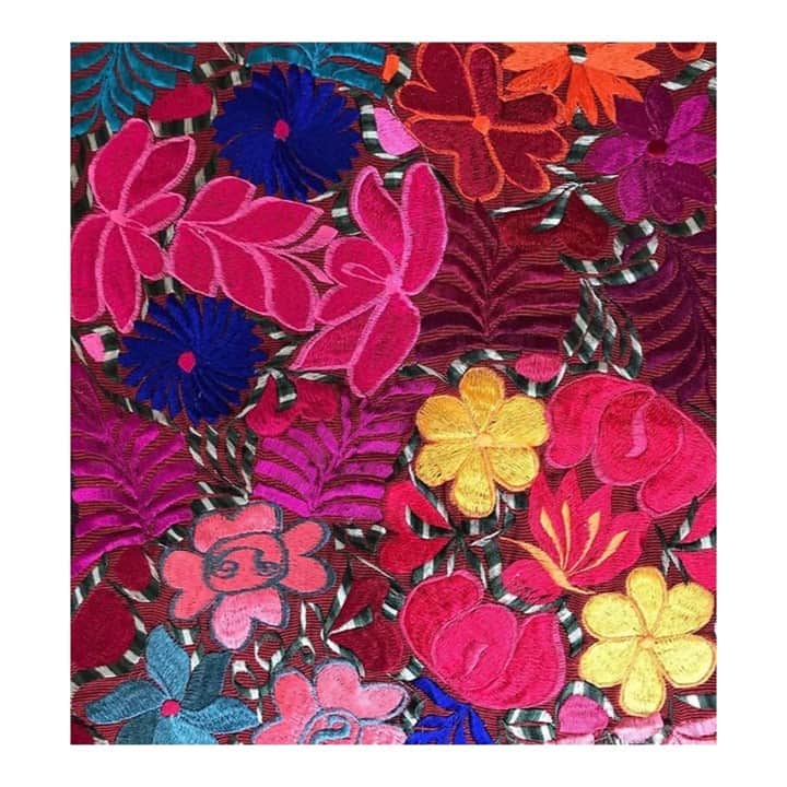 マッタのインスタグラム：「⁠In love and awe of the hand-stitched work from the communities in Oaxaca. It’s what inspired us to create the mattaMondo Collection ✨ See more of our hand-picked pieces from our travels in South America, online and at our Sag Harbor boutique. >> • link in bio for more •<< Repost from @estefaniabelmonte」