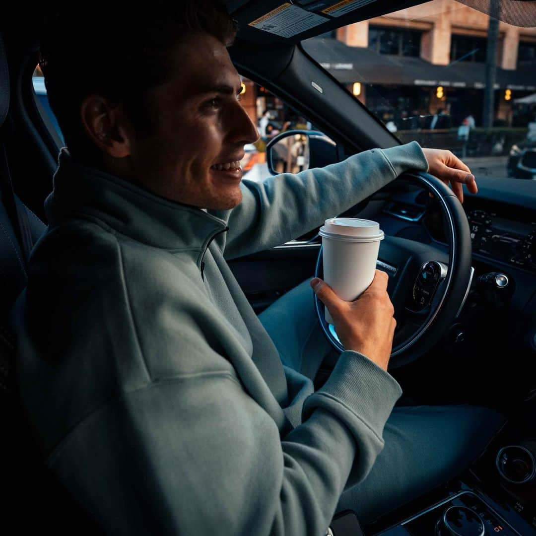 グレッグ・サルキンさんのインスタグラム写真 - (グレッグ・サルキンInstagram)「morning coffee run」12月11日 1時33分 - greggsulkin