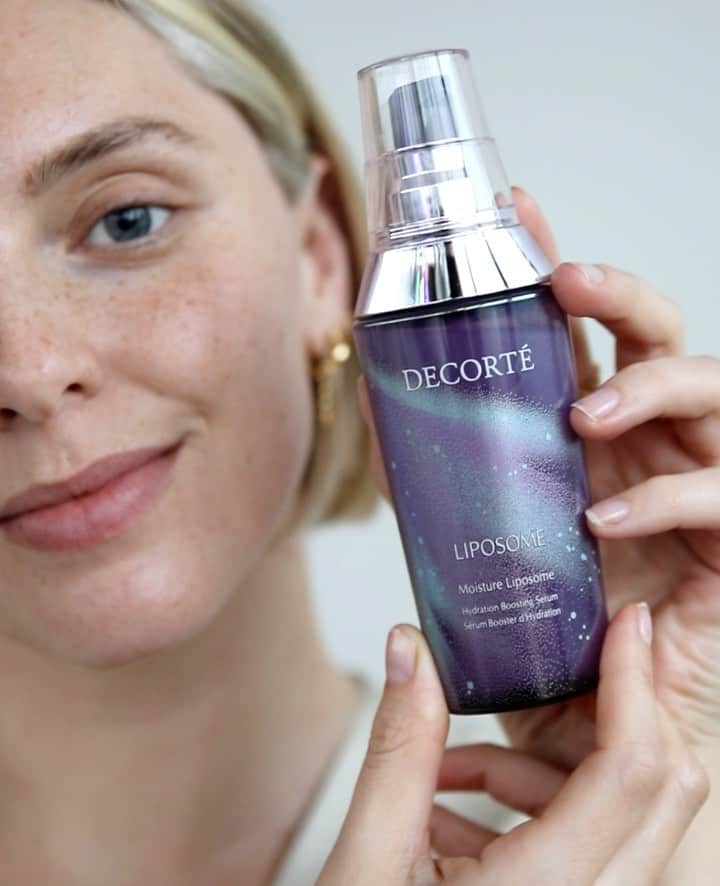 Estée Lalondeのインスタグラム：「#AD / I get asked a lot about my favourite skincare products and I always say serums are my must-haves because they are the product with the most active ingredients.   The iconic @decortebeautyuk Moisture Liposome Serum has been the best selling serum in Japan for almost 30 years! Celebrate Decorté's 50th anniversary by visiting decorte-50th.com and embarking on the DECORTÉ Beauty Journey 💜    #DECORTE #MoistureLiposome #DECORTEBeautyJourney」
