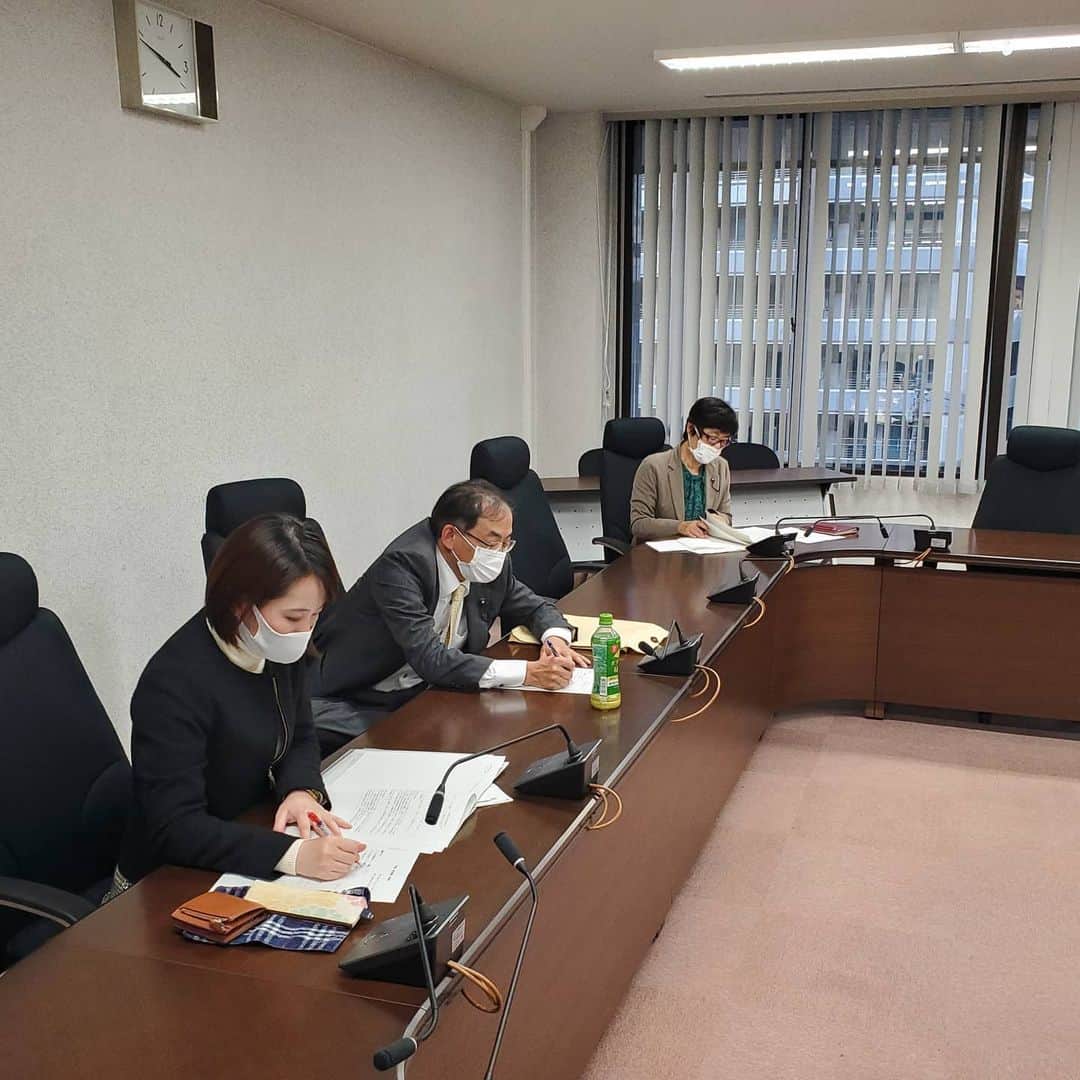 のインスタグラム：「本会議後も請願等の賛否を決めるために行政側と国、千葉県、他都道府県の実態や今後の千葉県としての方針などについて協議。 #千葉県議会議員 #千葉県庁 #水野ゆうき」