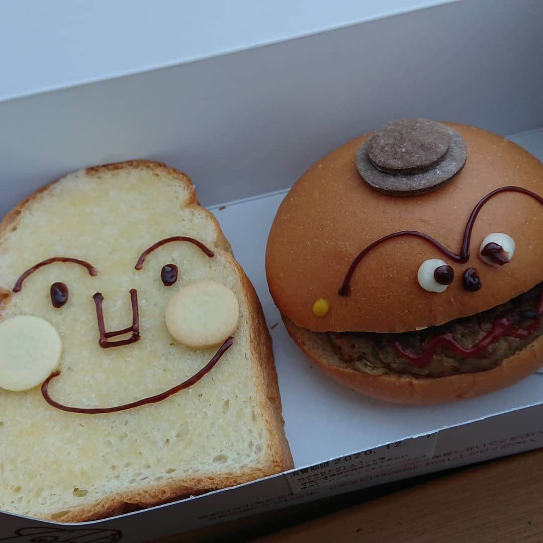 すずけんのインスタグラム：「アンパンマンミュージアムのパン工場で買えますよー(*´ω｀*)  と、さりげなく告知d=(^o^)=b  「第19回 すいたんすいこう単独ライブ」 ゲスト キムザイル 12月13日(日) 配信start 19:00〜 ★配信チケット 2000円 1週間アーカイブ視聴できます。 ご購入はコチラから👇 https://t.co/1eBYSN212h   僕から直接LINEが来た方々・・・既読スルーはやめてーーー(泣笑)」