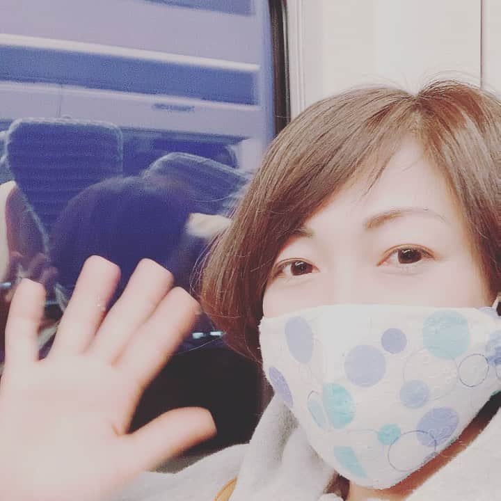 玉城ちはるのインスタグラム：「朝焼けを見ながら出発して 夕焼けを通り越してもうすぐ帰宅🌸」
